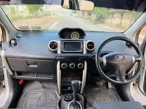 Toyota IST 2005 Silver