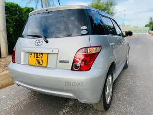 Toyota IST 2005 Silver