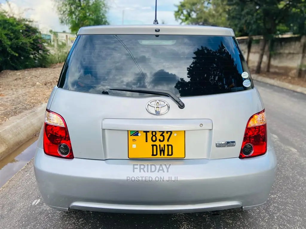 Toyota IST 2005 Silver