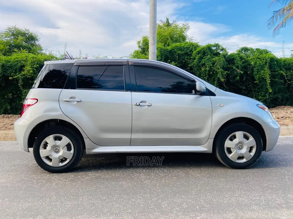 Toyota IST 2005 Silver