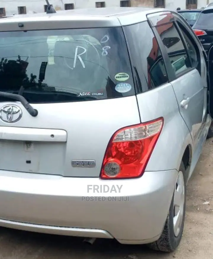 Toyota IST 2005 Silver