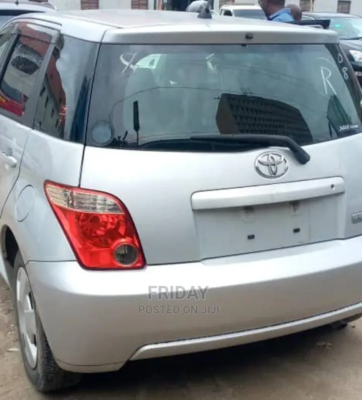 Toyota IST 2005 Silver