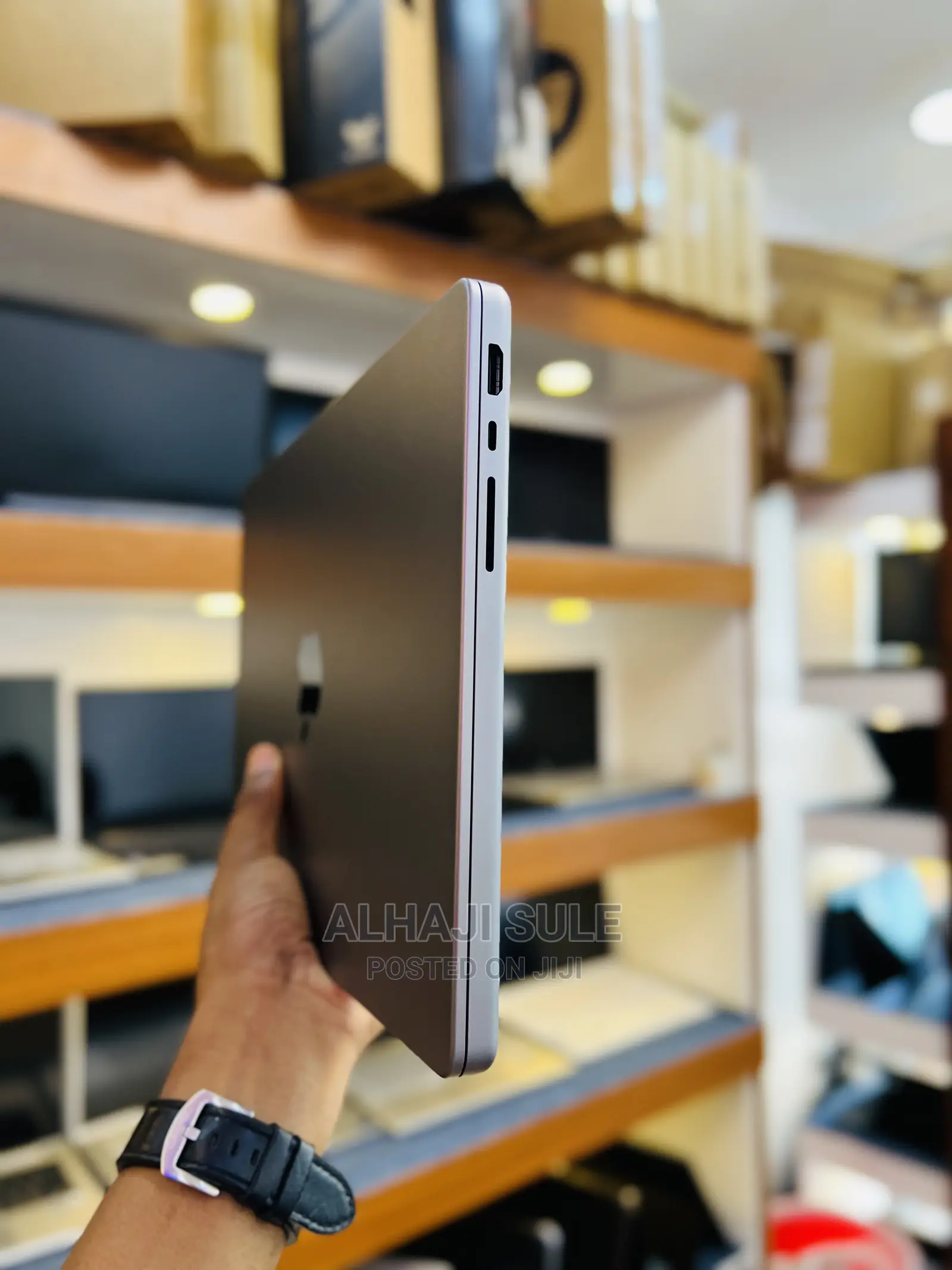 Laptop Apple MacBook Pro 2021 M1 16GB Apple M1 Pro SSD 512GB