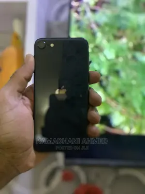 Apple iPhone SE (2020) 64 GB Black