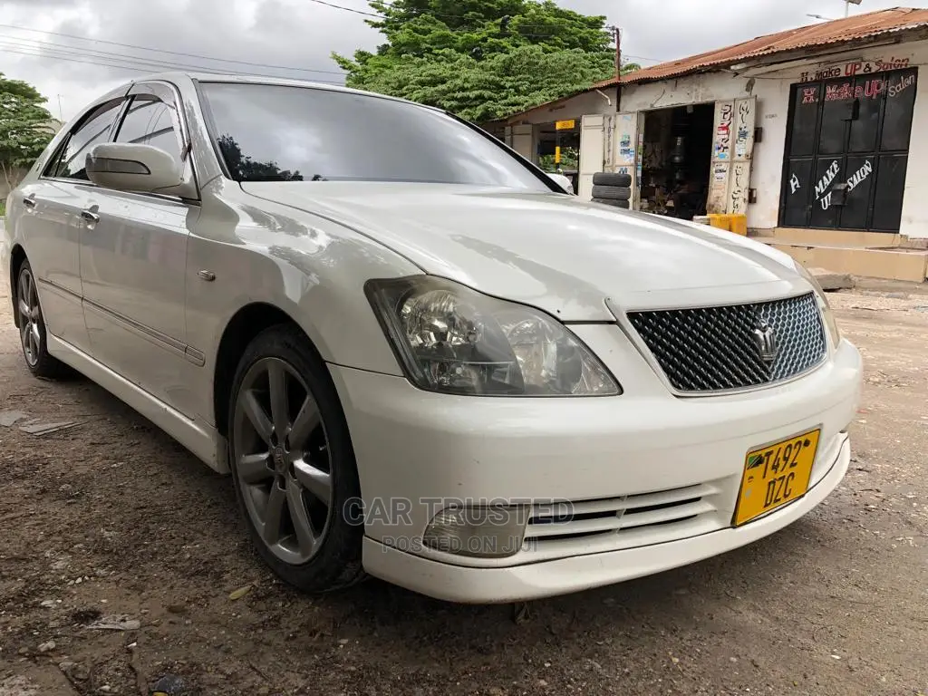 Toyota Crown Royale 2005 White