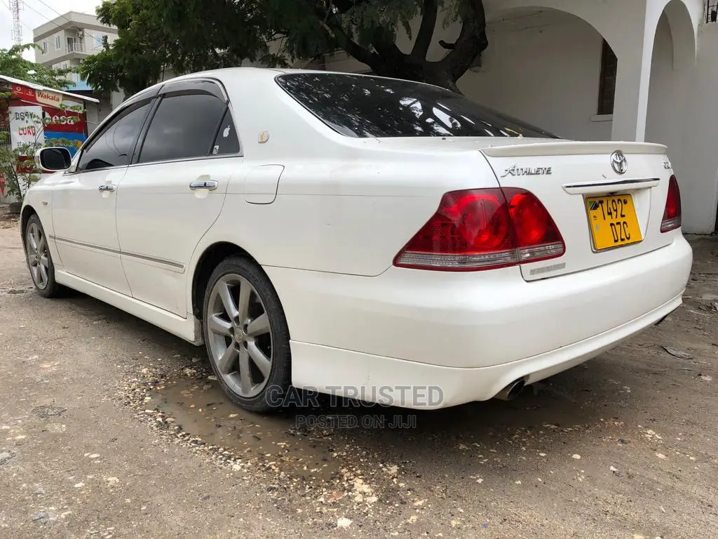 Toyota Crown Royale 2005 White