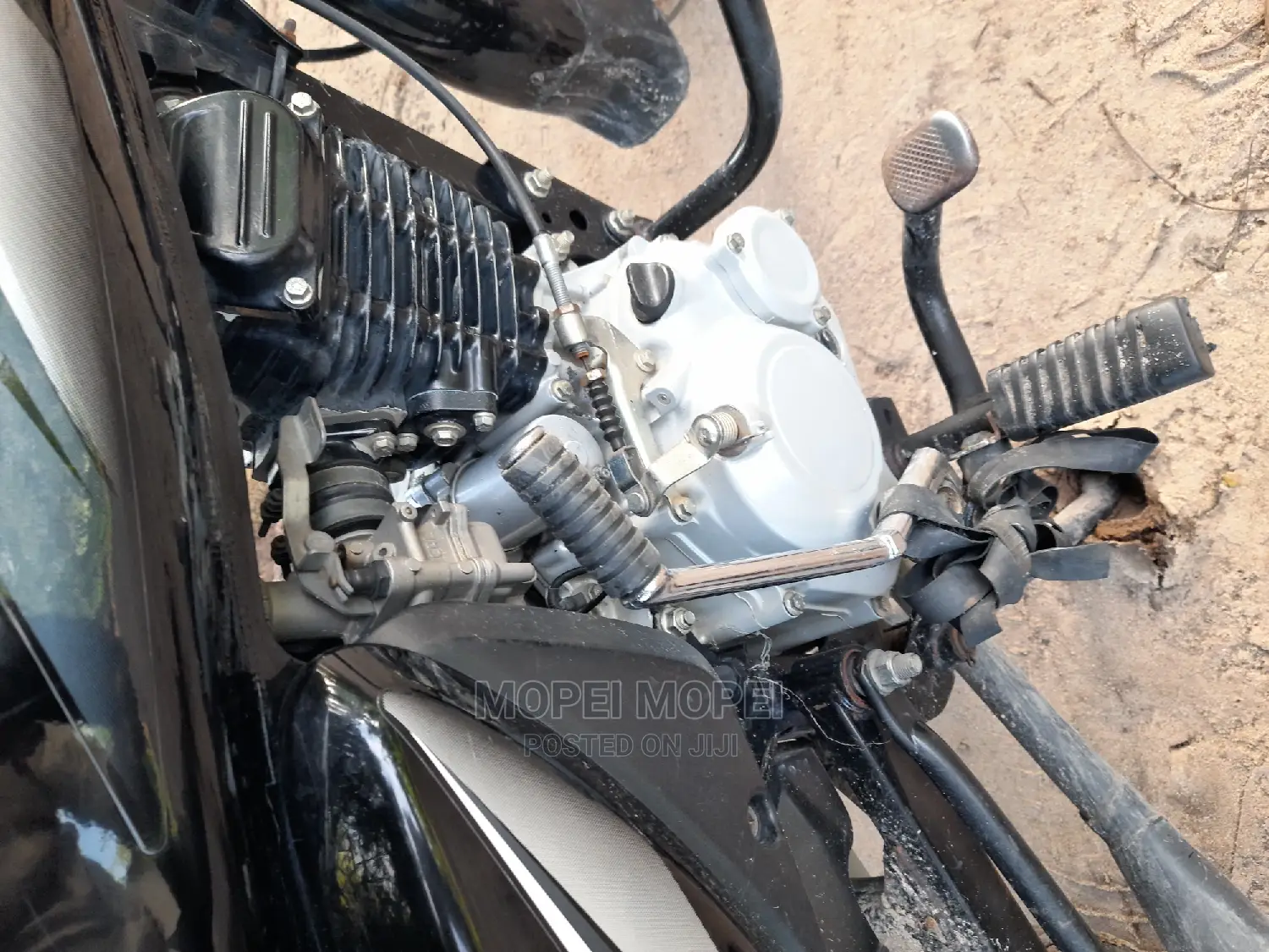 Bajaj Boxer 2022 Brown