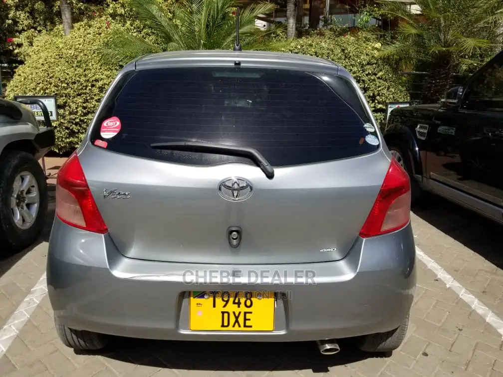Toyota Vitz 1.3 AWD 3dr 2010 Gray