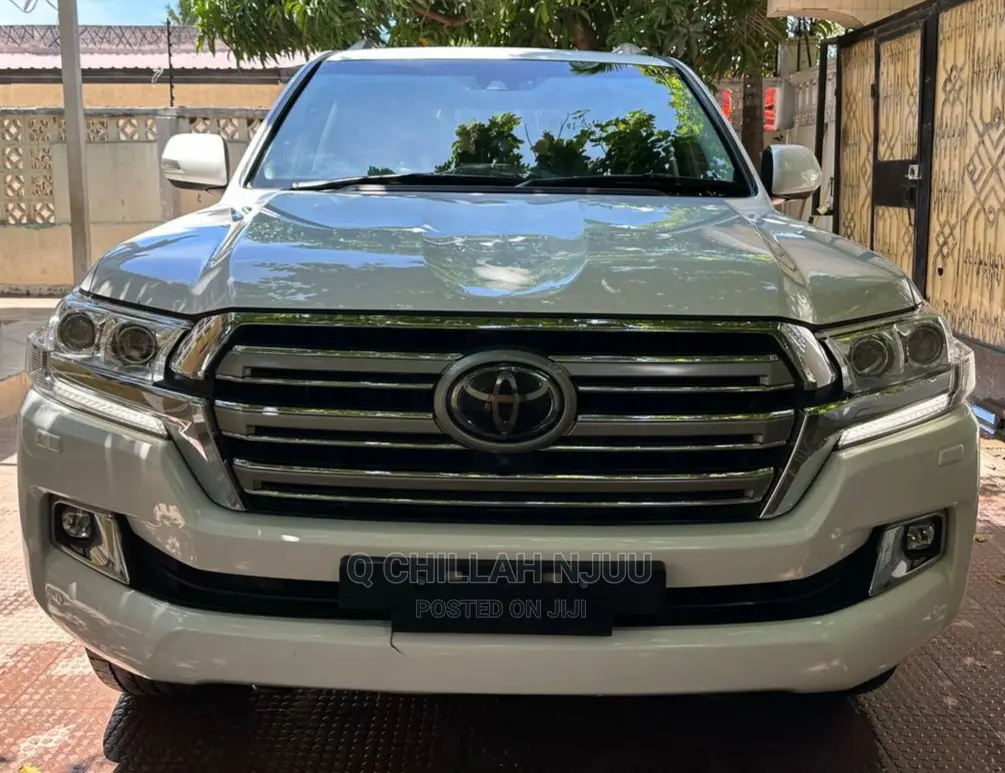 Toyota Land Cruiser 2017 White