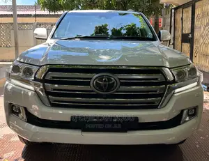 Toyota Land Cruiser 2017 White