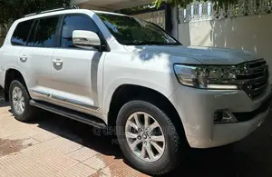 Toyota Land Cruiser 2017 White