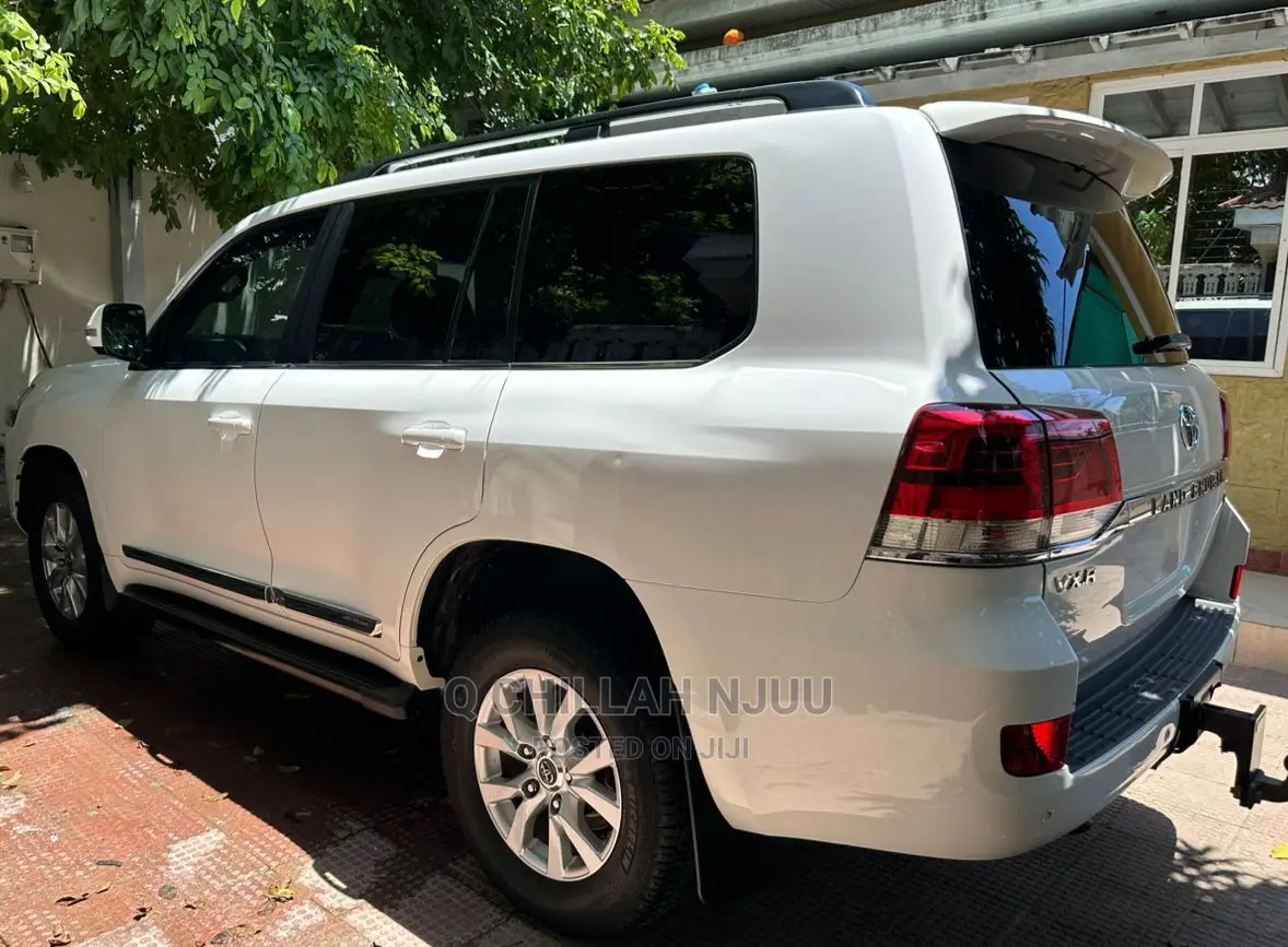 Toyota Land Cruiser 2017 White