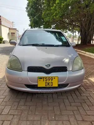 Toyota Vitz 1.0 FWD 5dr 2002 Pink