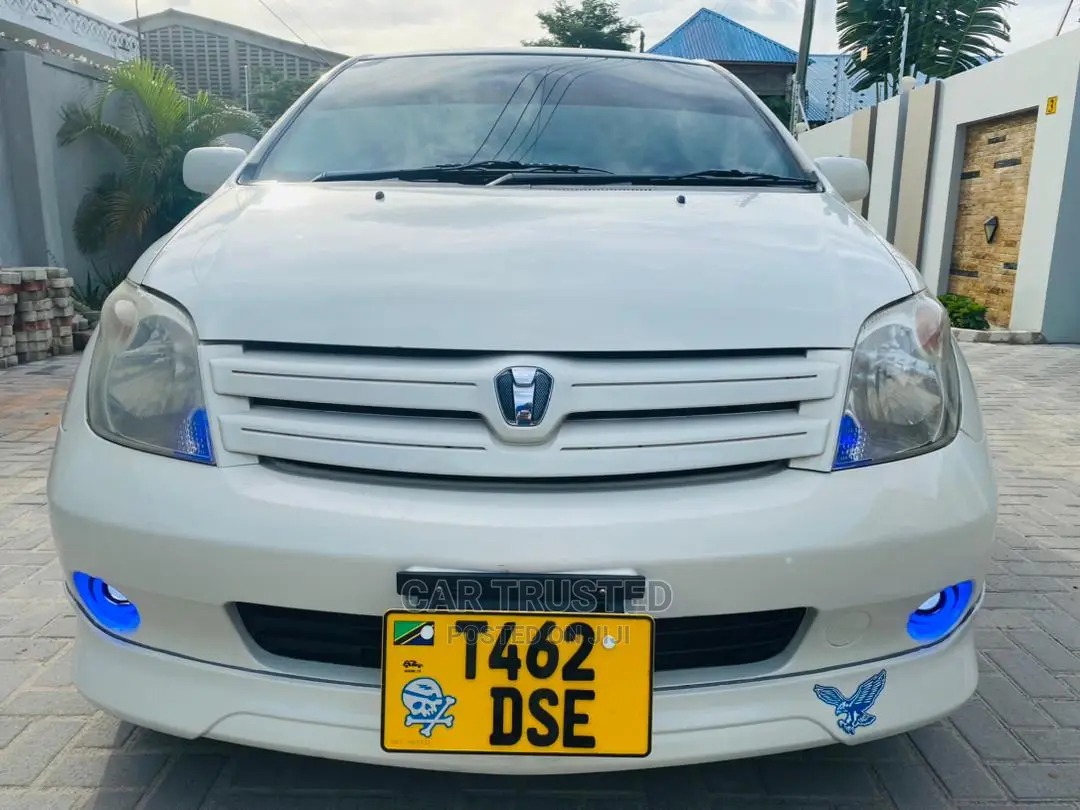 Toyota IST 2004 White