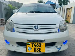 Toyota IST 2004 White