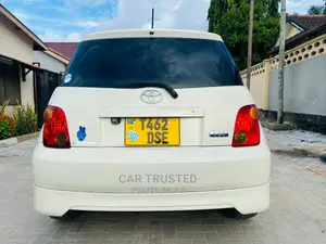 Toyota IST 2004 White