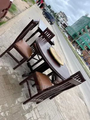 Dinning Table Mbao Yake Mninga Wenyewe