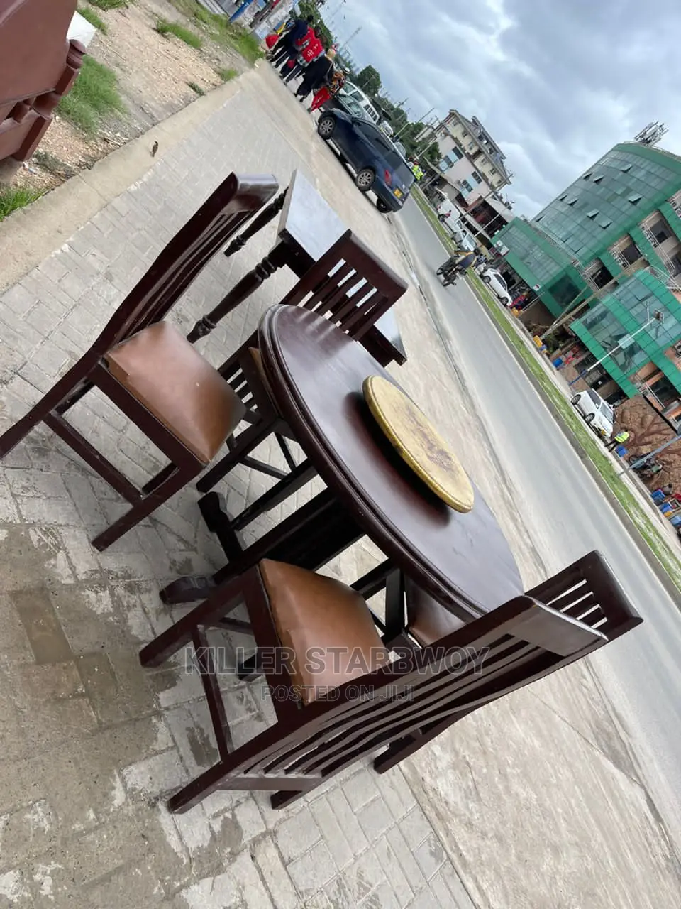 Dinning Table Mbao Yake Mninga Wenyewe