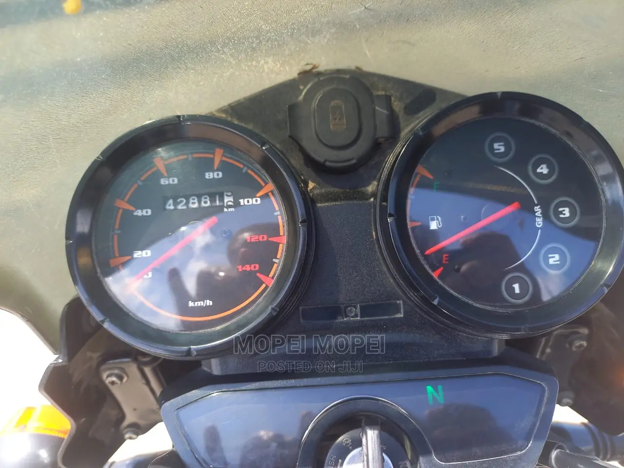 Bajaj Boxer X125 2021 Brown