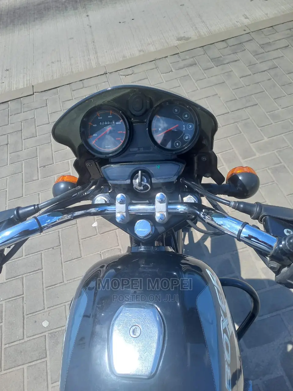 Bajaj Boxer X125 2021 Brown
