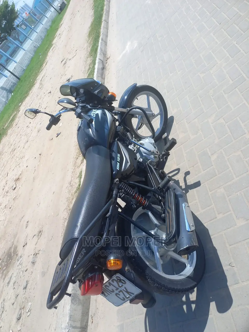 Bajaj Boxer X125 2021 Brown