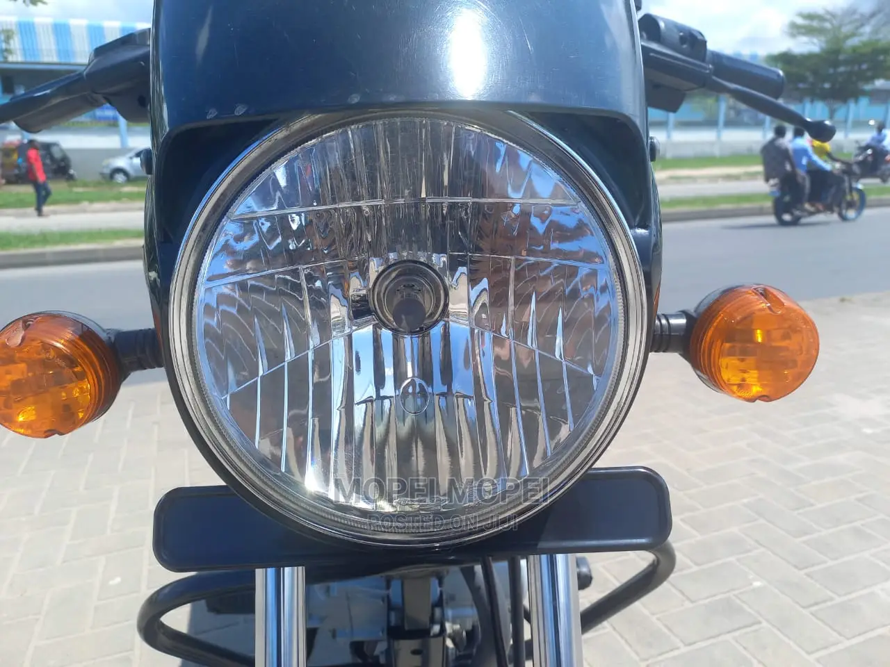 Bajaj Boxer X125 2021 Brown