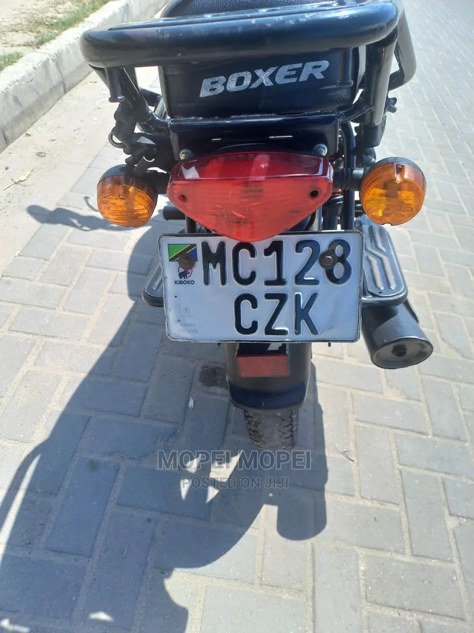 Bajaj Boxer X125 2021 Brown