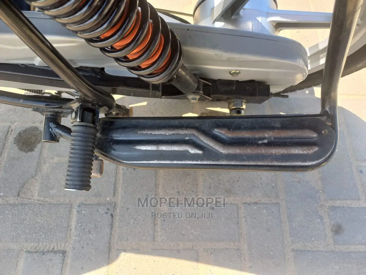 Bajaj Boxer X125 2021 Brown