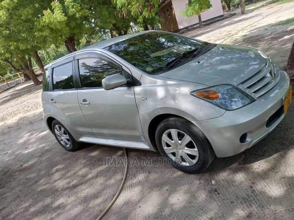 Toyota IST 2006 Beige
