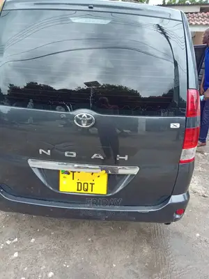 Toyota Noah 2.0 FWD (8 Seater) 2005 Black