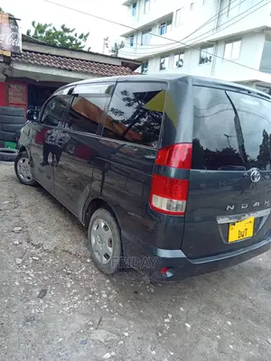 Toyota Noah 2.0 FWD (8 Seater) 2005 Black