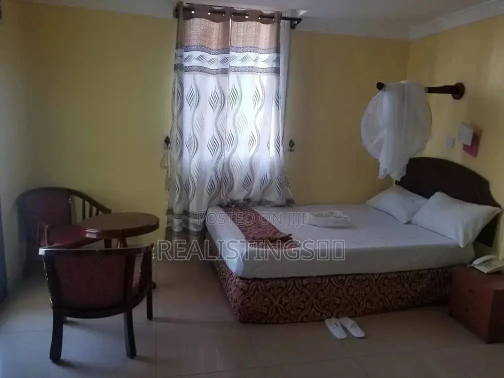 Kariakoo, 5 Storey 31 Rooms Operating Lodge for Sale - Dar