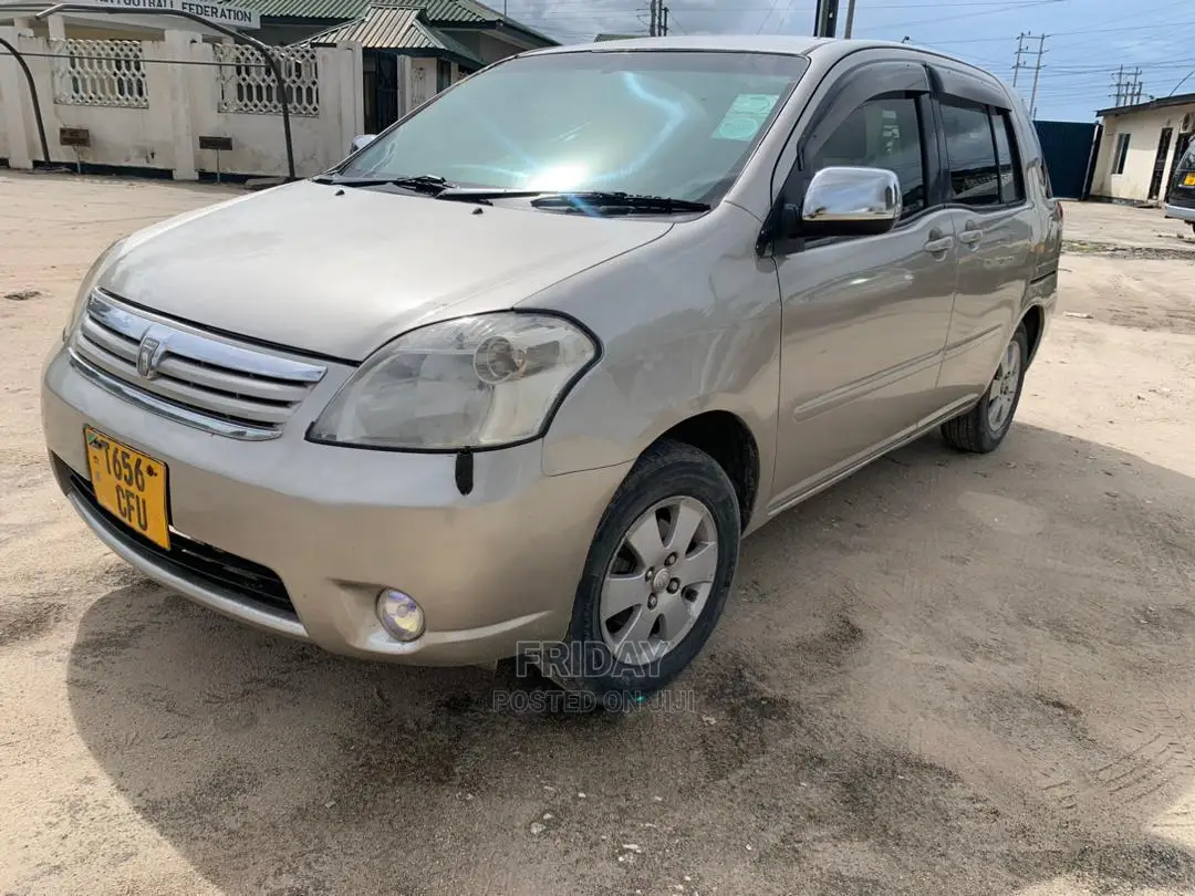 Toyota Raum 1.5 FWD 2005 Silver