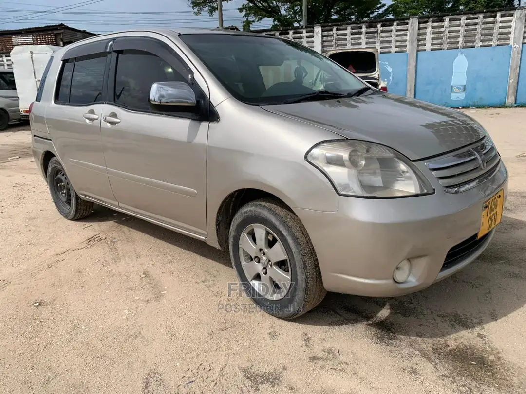 Toyota Raum 1.5 FWD 2005 Silver