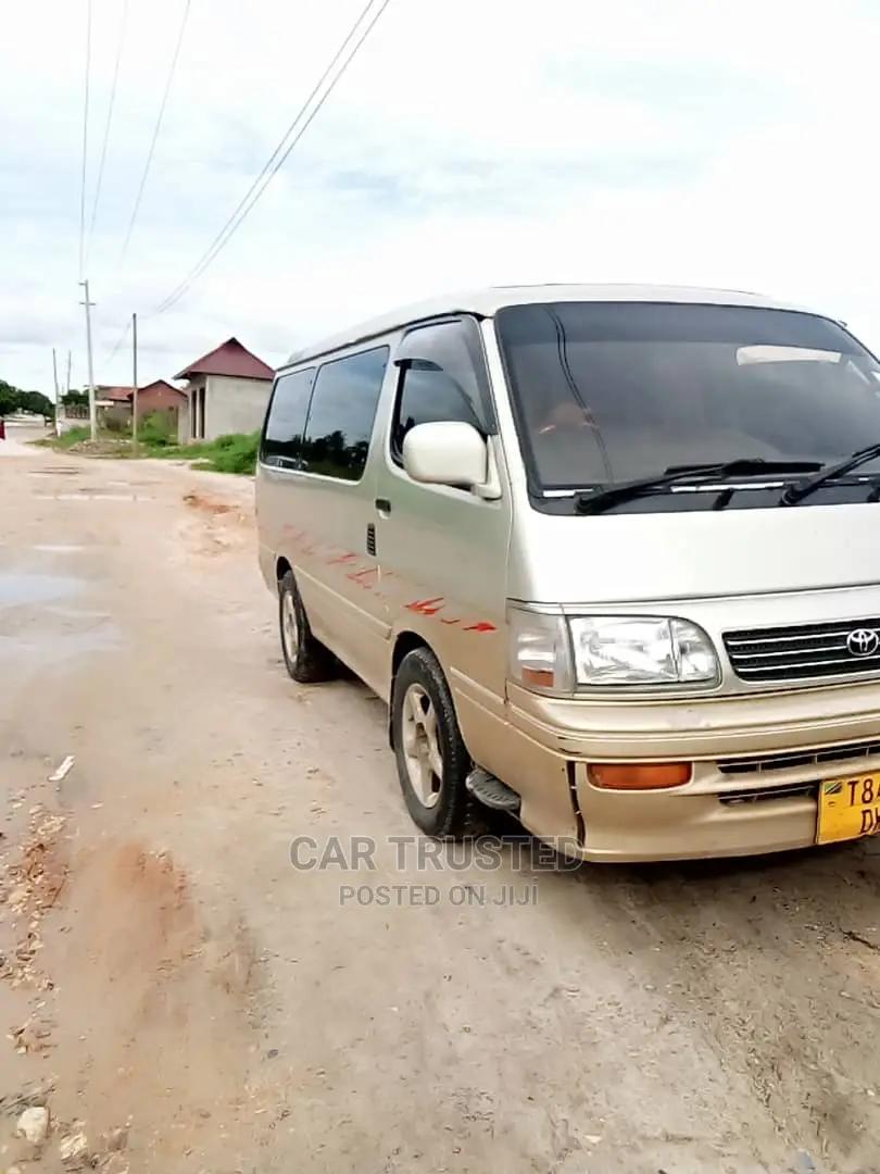 Toyota HiAce 2000 Silver