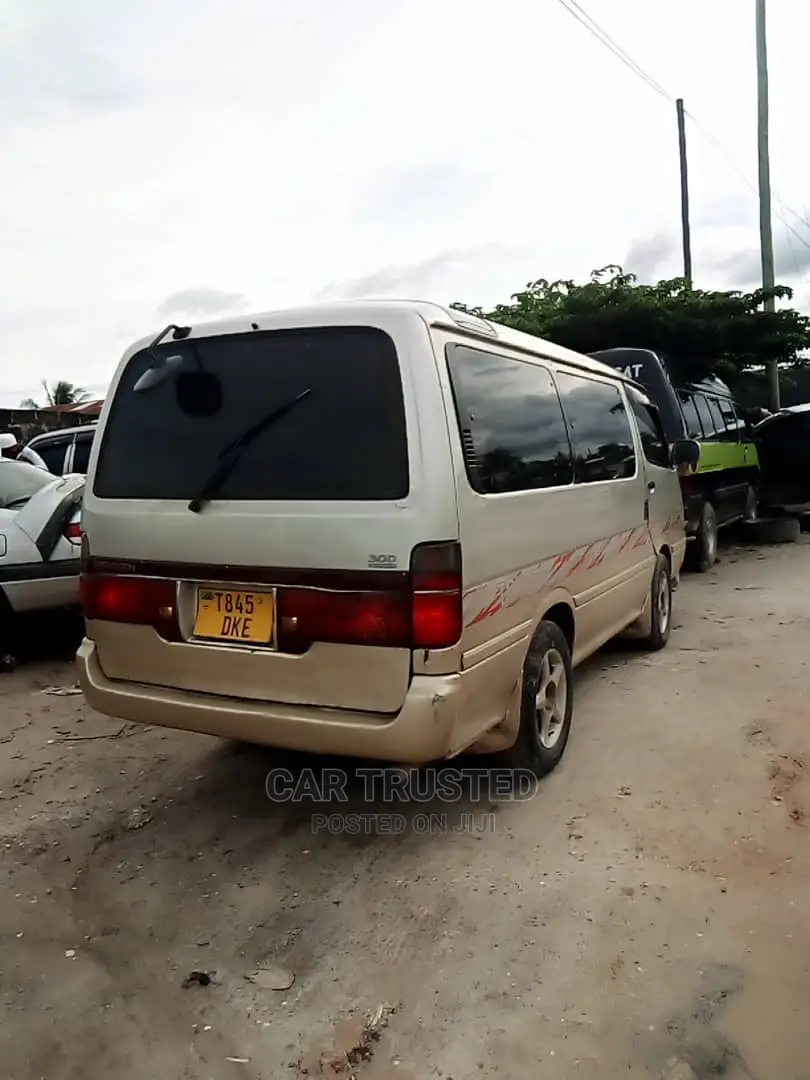 Toyota HiAce 2000 Silver