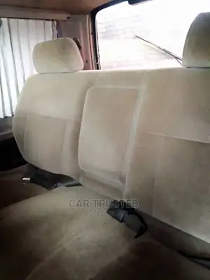 Toyota HiAce 2000 Silver