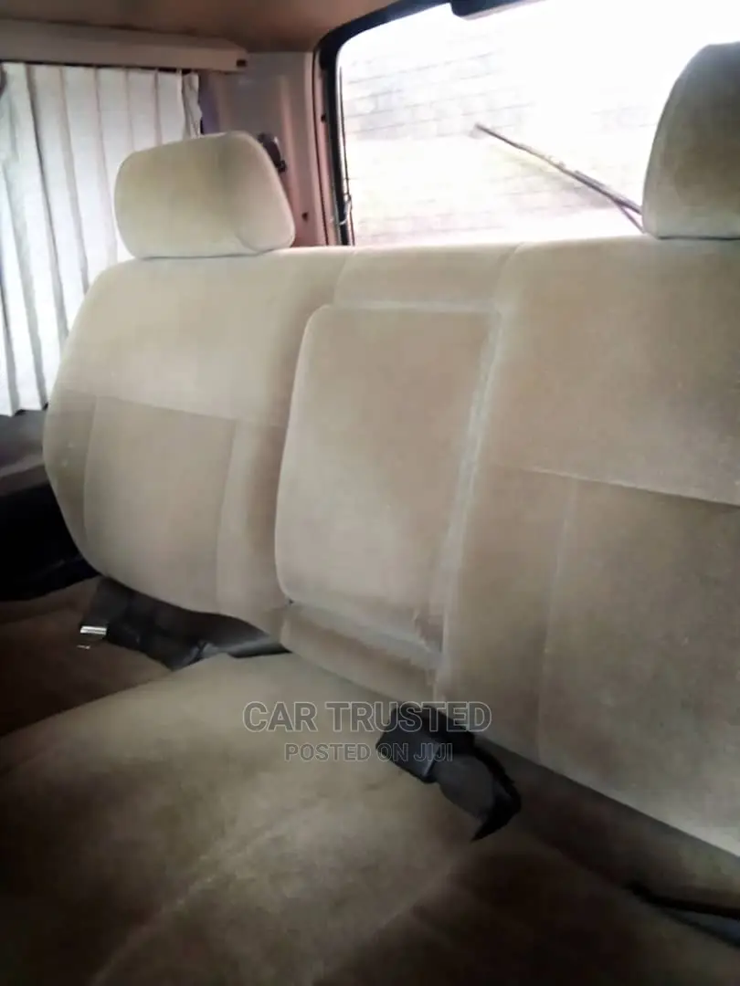 Toyota HiAce 2000 Silver