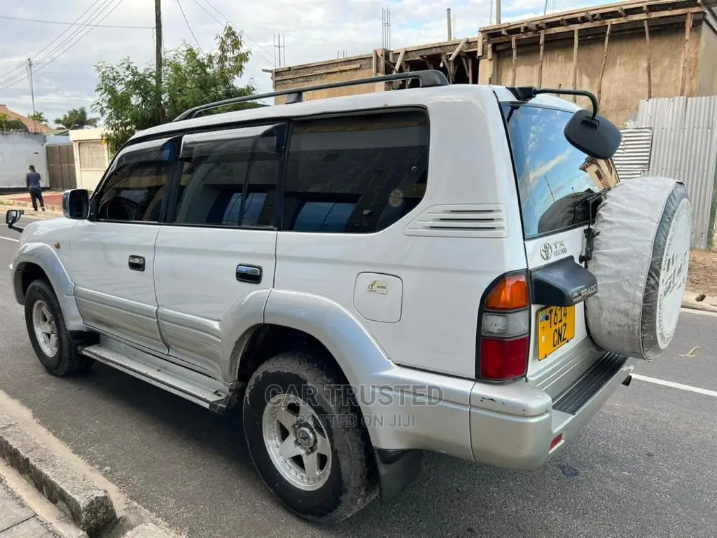 Toyota Land Cruiser Prado 2.7 16V 5dr 1999 Silver