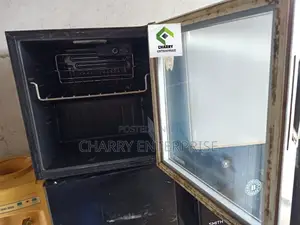 Mini Showcase Fridge/ Beverage Cooler Used Zipo Chache