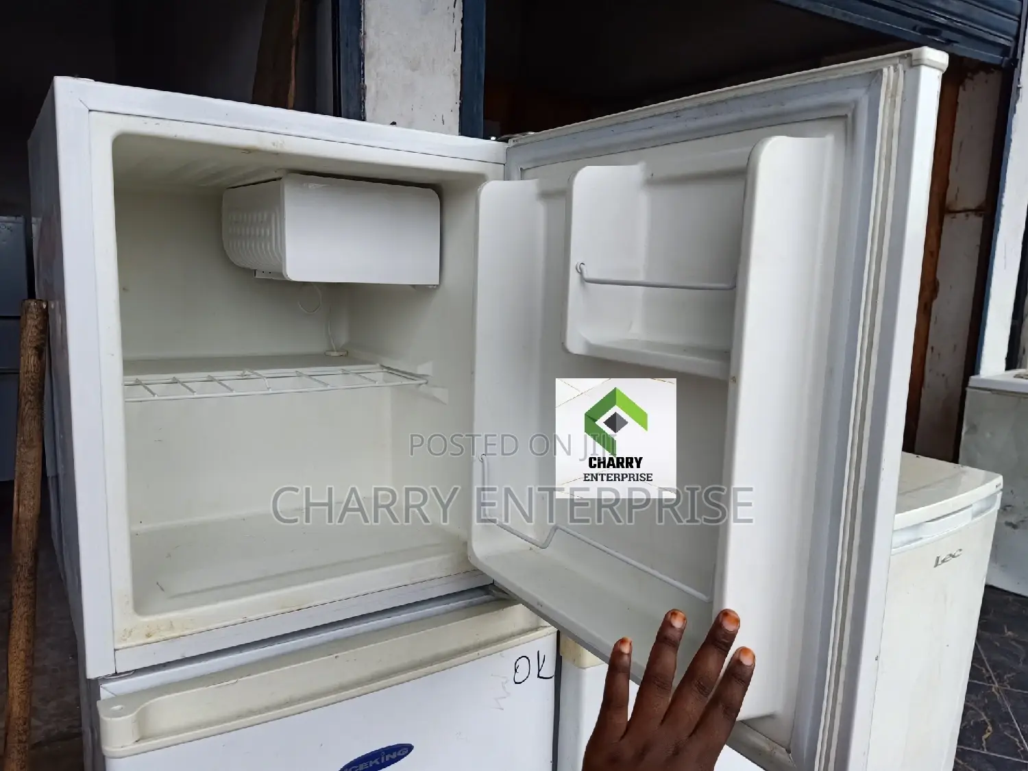  Mini Fridge USED ZIPO CHACHE SANA 