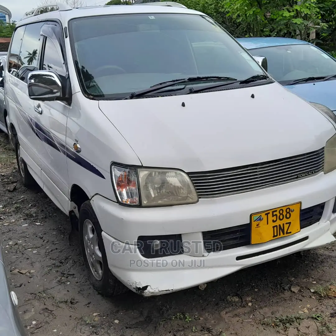 Toyota Noah 2.0 FWD (8 Seater) 2001 White