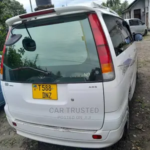 Toyota Noah 2.0 FWD (8 Seater) 2001 White