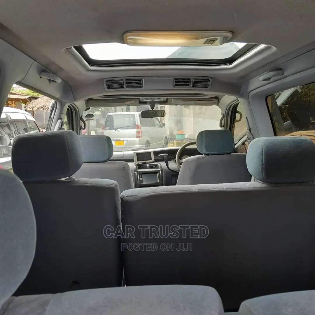 Toyota Noah 2.0 FWD (8 Seater) 2001 White