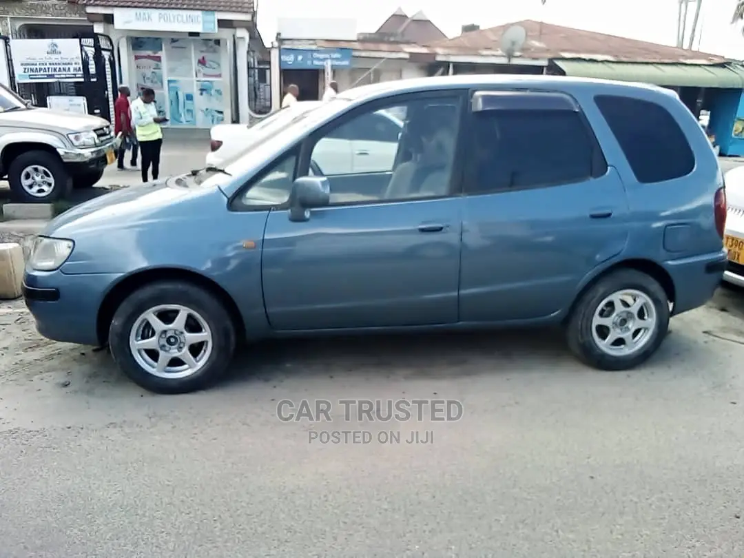 Toyota Corolla Spacio 2000 Blue