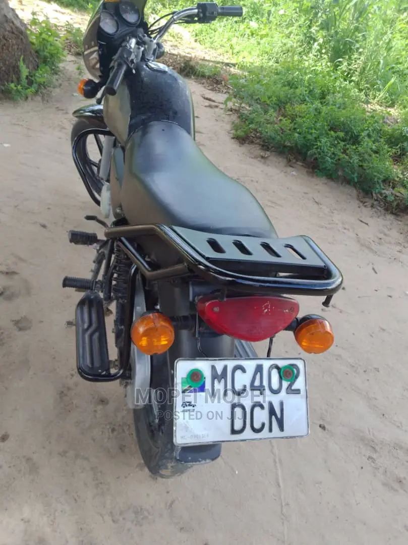 New Bajaj Boxer 2022 Black