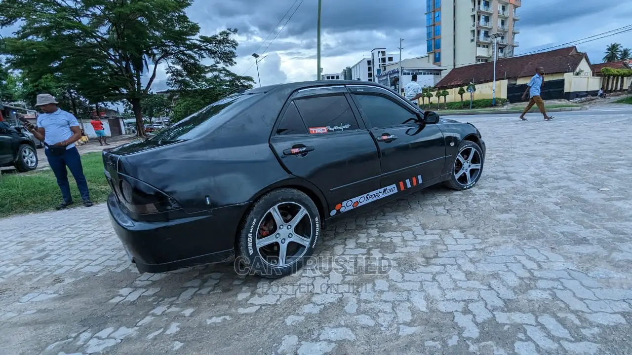 Toyota Altezza AS 200 Gita Automatic 2001 Black