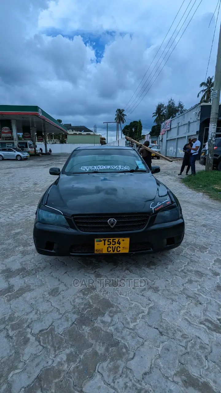 Toyota Altezza AS 200 Gita Automatic 2001 Black