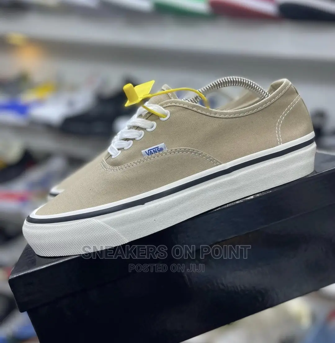 Brand New "Vans Off the Wall"