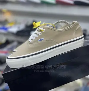 Brand New "Vans Off the Wall"